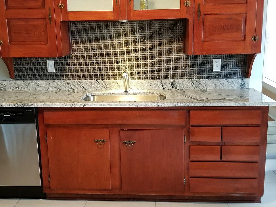 1st image of 1382 W 73rd St