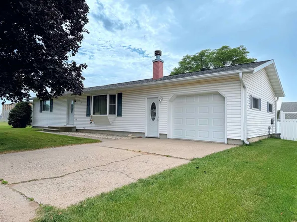 1317 S 5th St, Prairie Du Chien, WI 53821