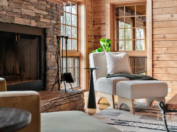 219 Woodlyn Etch Dr, Hendersonville, NC 28792