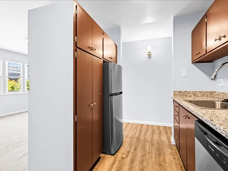 2500 Dana St — Photo 44