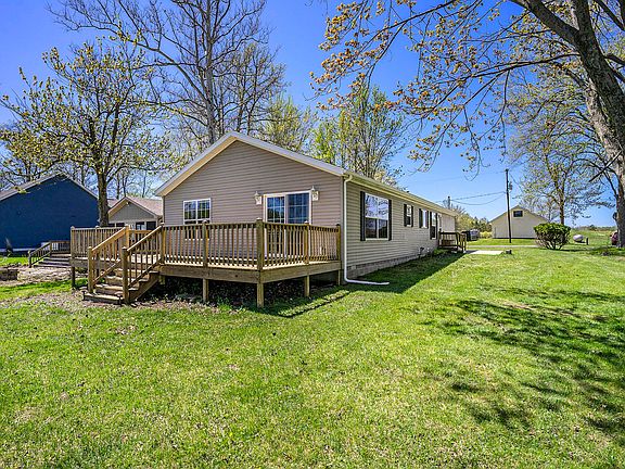 3rd image of 47732 Woodland Dr