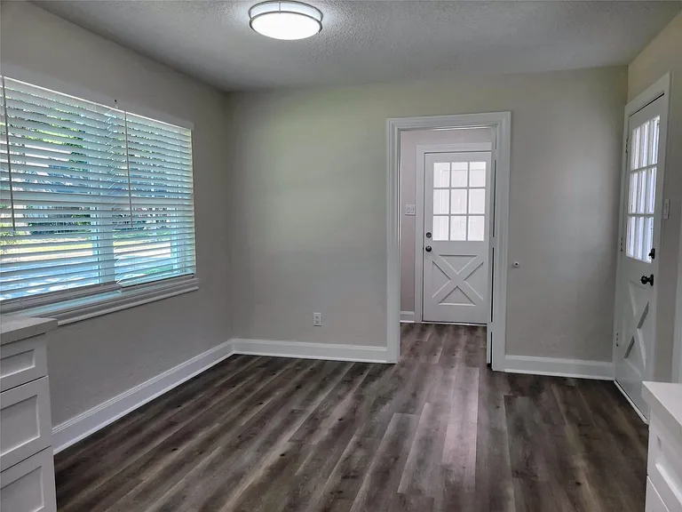 11926 Stillwater Dr — Photo 10