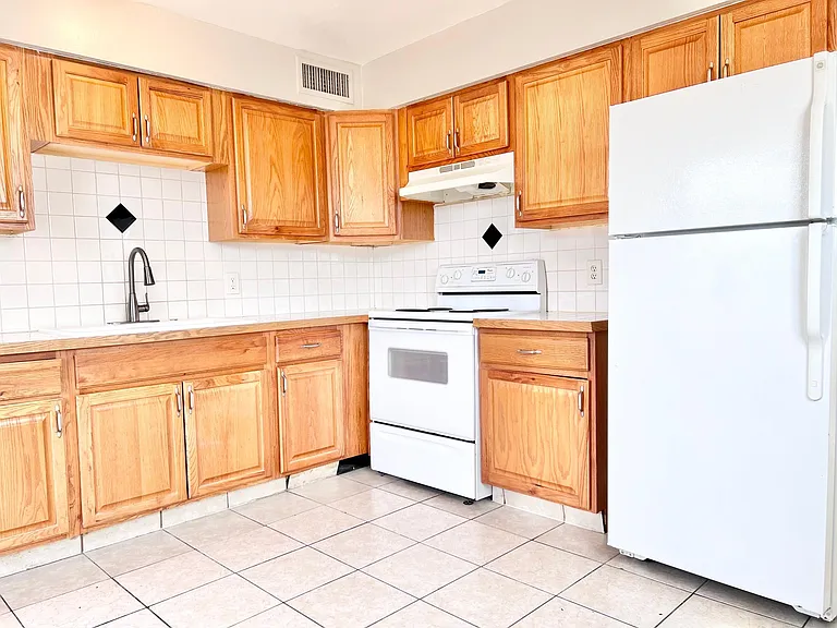 7013 N 76th Ave #1 — Photo 10