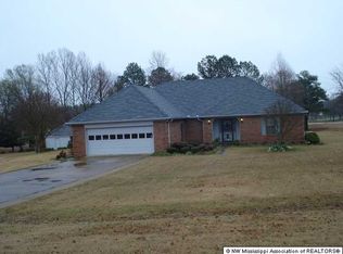 8080 Summerwood Ln, Olive Branch, MS 38654