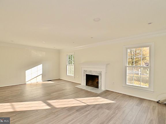 4th image of 3142 Ironhorse Dr