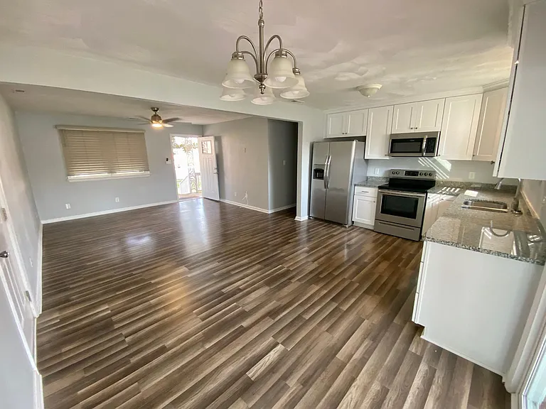 1013 Vanderploeg Dr — Photo 4