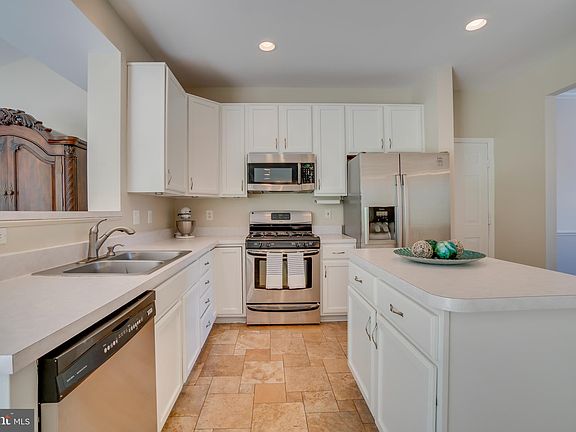 5th image of 3 Silverthorn Ct