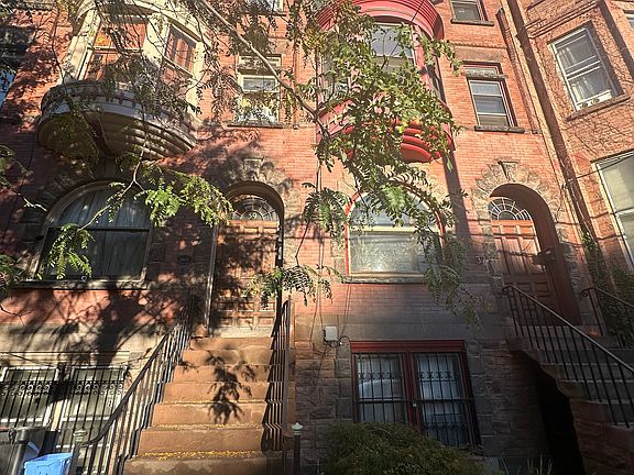 2nd image of 39 S Lake Ave APT 2