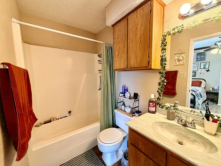1251 Dallas Dr — Photo 6