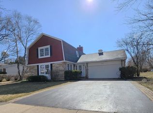 735 Chestnut Ct, Algonquin, IL