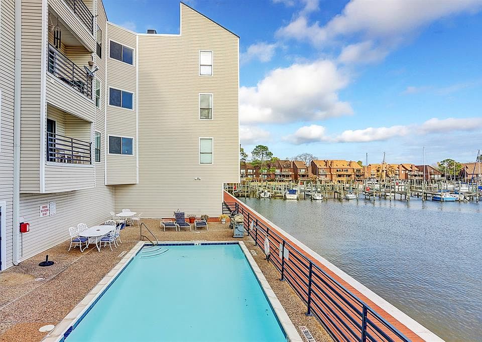 GREAT CONDO AMENITIES INCLUDING THE POOL OVERLOOKING THE MARINA.