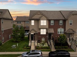 2582 Helmsdale Cir, Rochester Hills, MI 48307