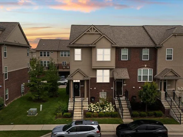 2582 Helmsdale Cir, Rochester Hills, MI 48307