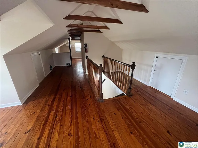 2401 Lawnherst Ave — Photo 22