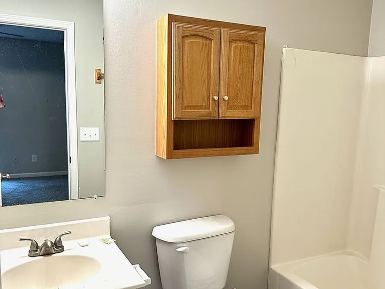 251 Hunter Hills Cir #4 — Photo 3