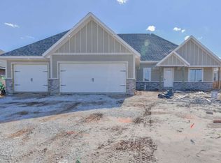 930 E Downshire Dr, Nixa, MO 65714