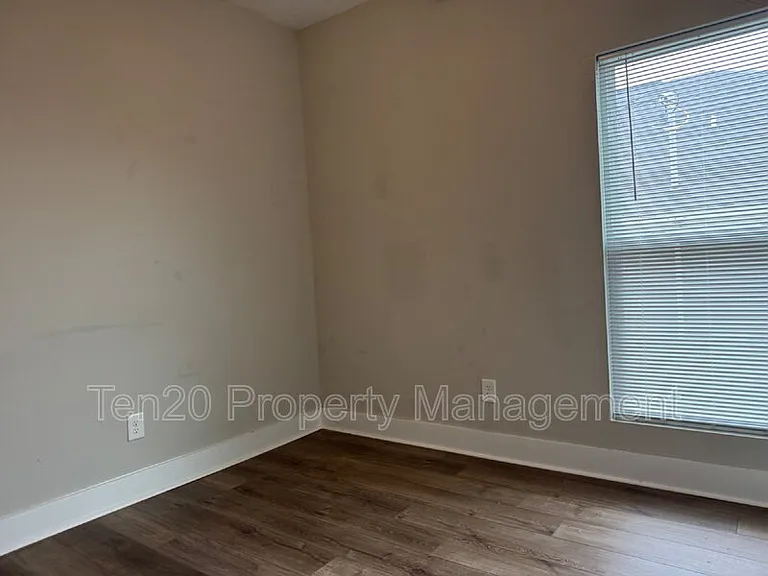1346 Ingersoll Dr — Photo 17