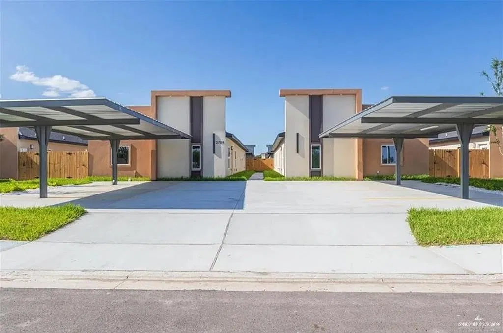 3 bed, 2.0 bath, 1000 sqft, $1,350 — Photo 1