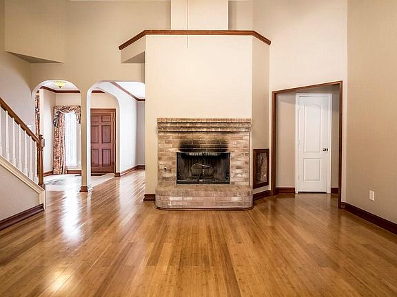 3rd image of 700 Waterwood Ln