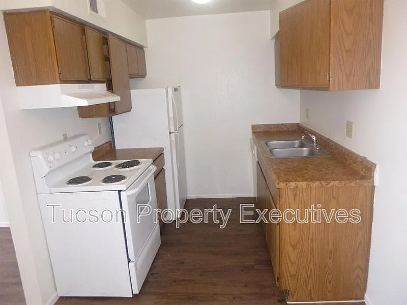 Building Photo - 660 S Tucson Blvd #103