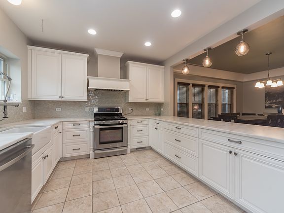 2nd image of 6613 N Ashland Ave