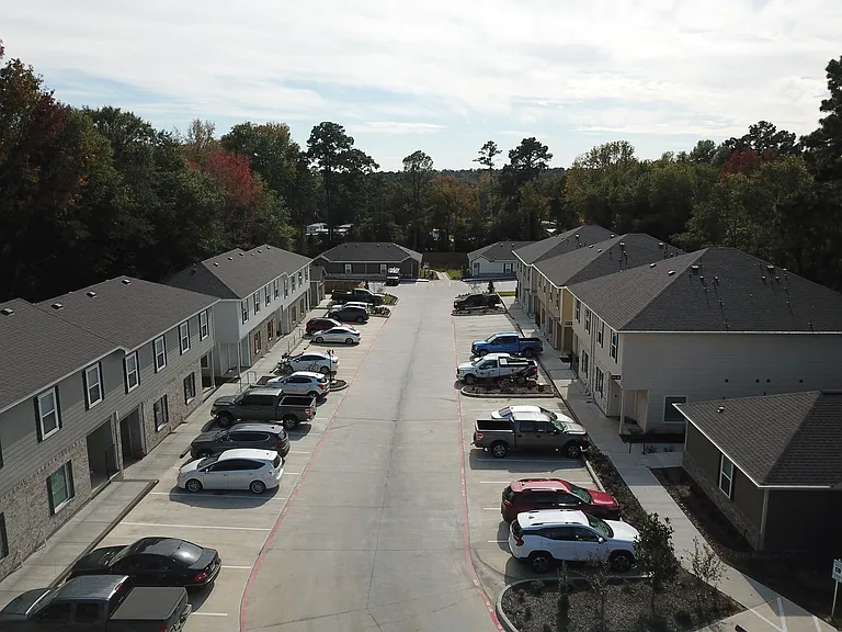 Cottage Pointe — Photo 10