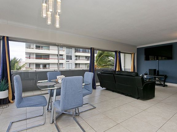5th image of 2015 Ala Wai Blvd APT 8A