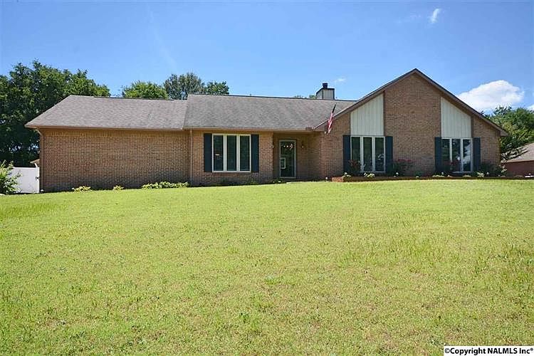 1st image of 108 Branchwater Ln