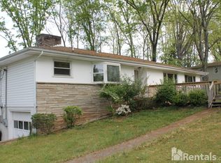 886 W Outer Dr, Oak Ridge, TN 37830