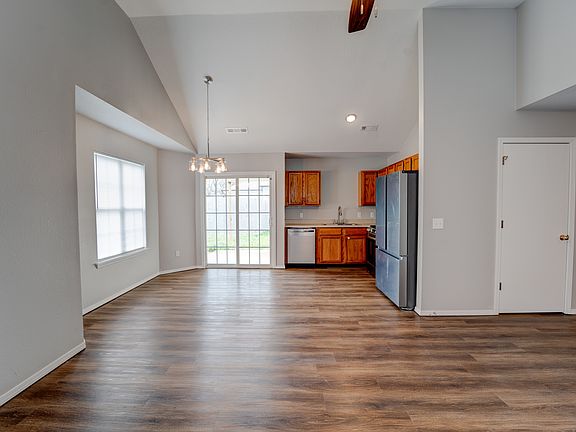 3rd image of 613 Cedar Brook Ct