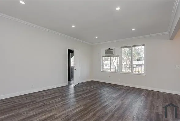 3300 W 3rd St #301 — Photo 3