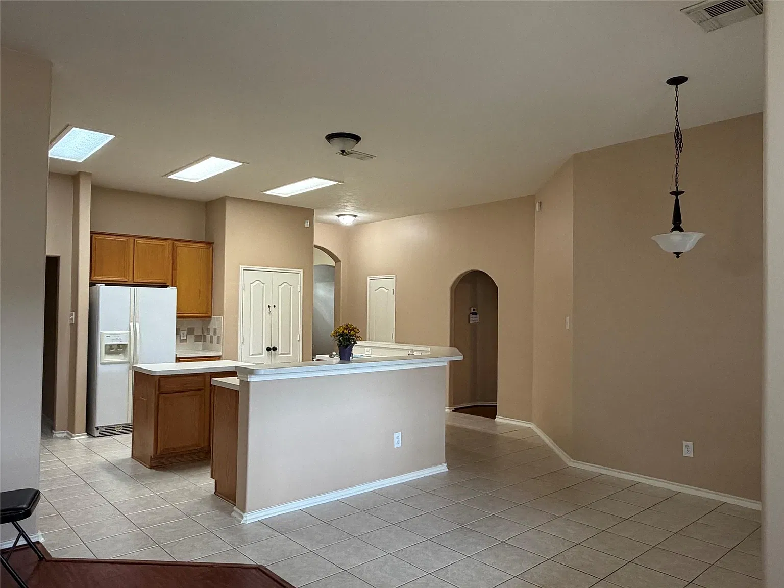 4 bed, 2.0 bath, 2228 sqft, $2,150 — Photo 4