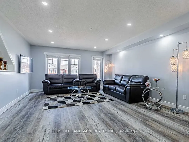 3055 Highvalley Rd — Photo 3