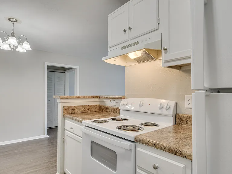 Hunters Run Apartments — Photo 16
