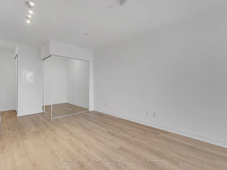 3100 Keele St #421 — Photo 8