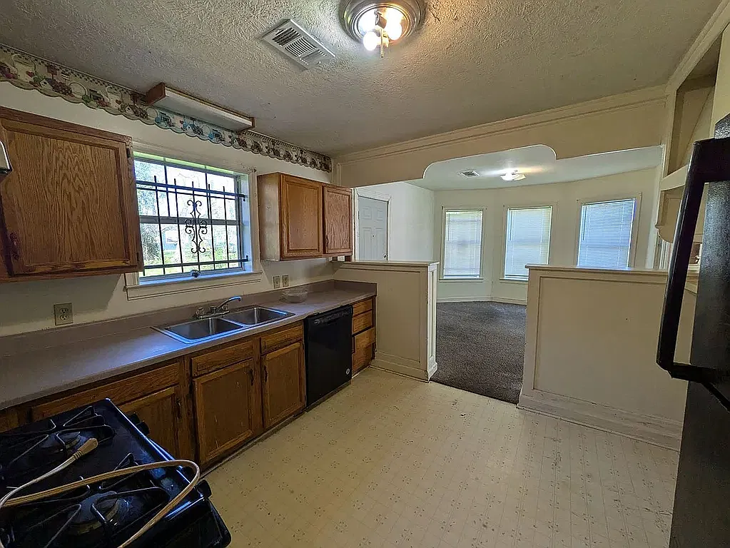 3 bed, 1187 sqft, $1,100 — Photo 3