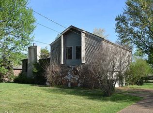 404 Camelot Dr, Murray, KY 42071