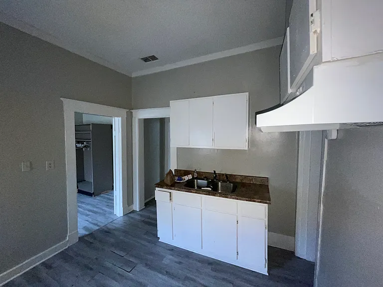 926 Stafford Ave — Photo 9