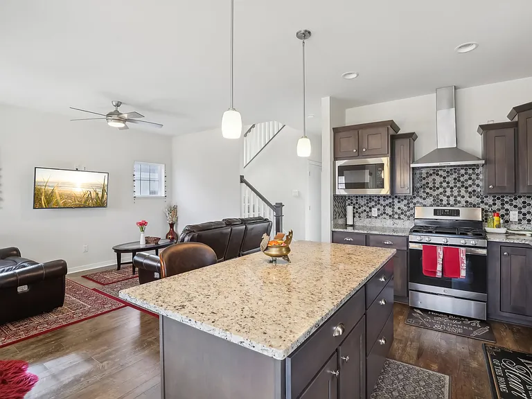 9924 Peach Leaf Ln — Photo 13