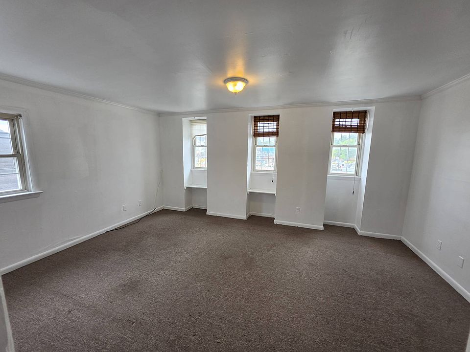 1st image of 6 Dock St #3