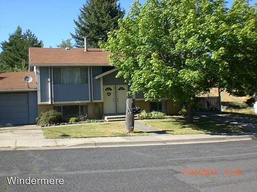1st image of 380 NW Robert St Lowr B