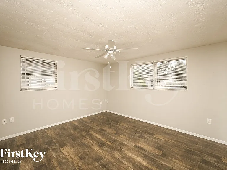 8215 Winthrop Dr — Photo 6