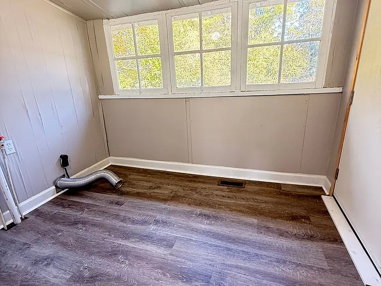 208 Oakland St — Photo 12