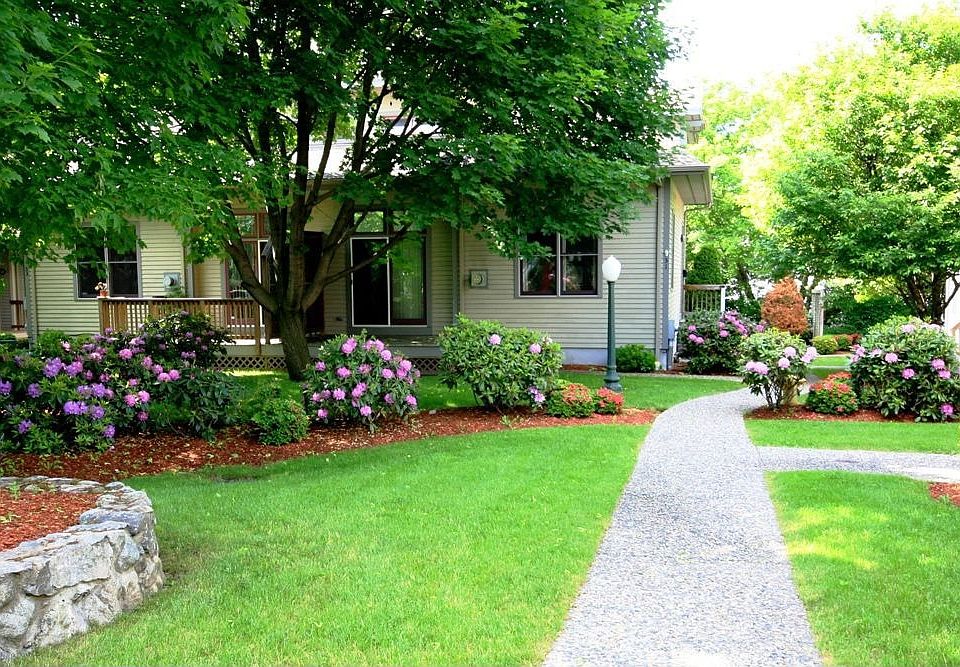 walk way to the condo