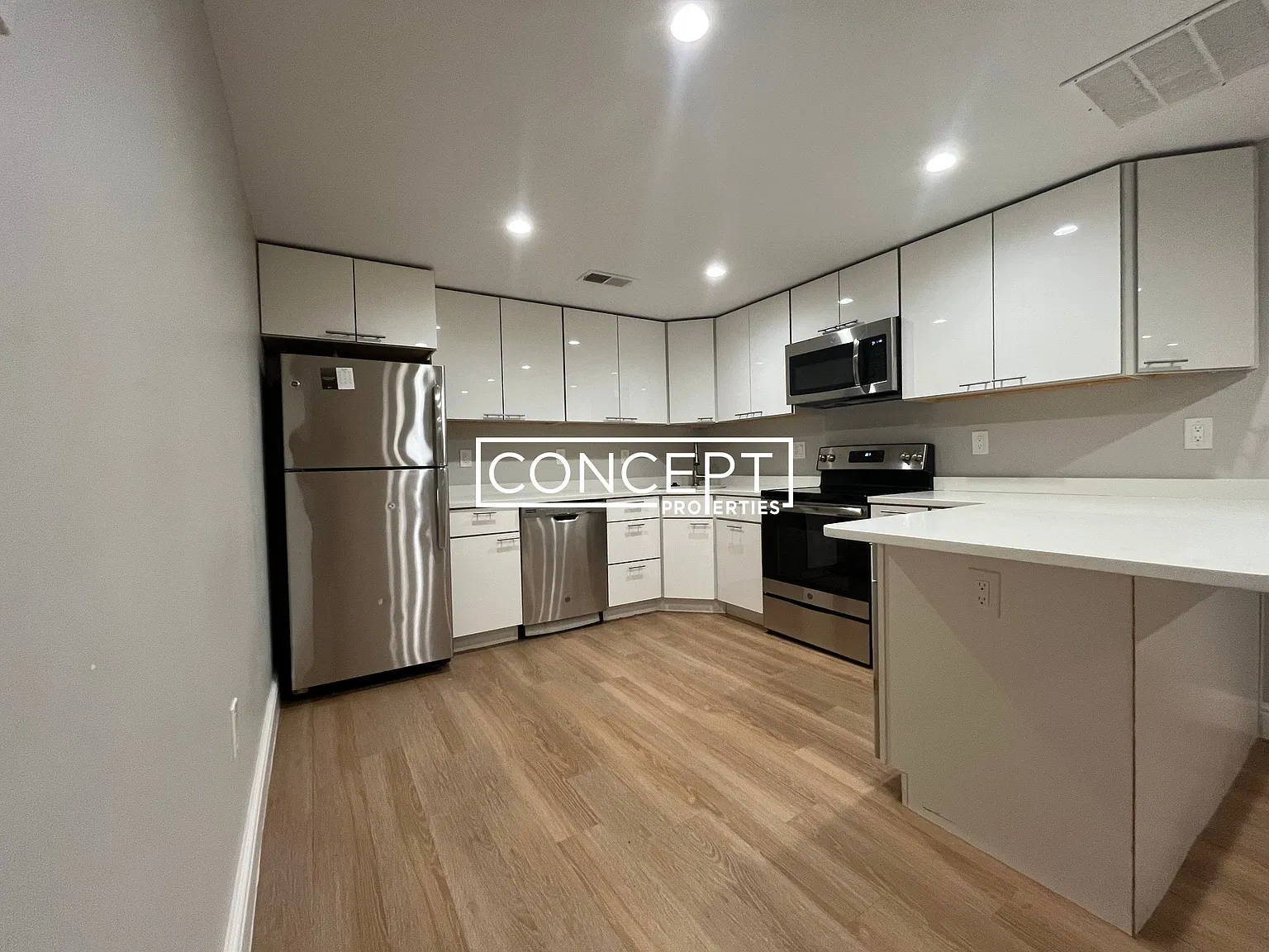 47 Bay State Rd — Photo 2