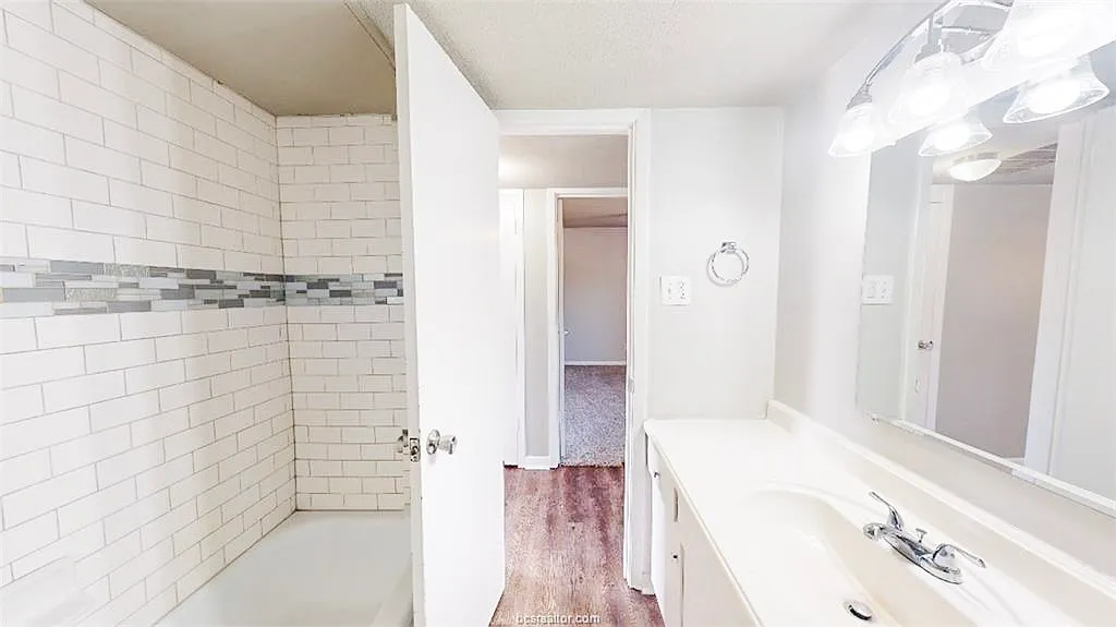 2 bed, 862 sqft, $900 — Photo 2