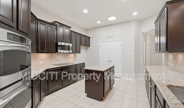 842 Santa Cruz — Photo 9