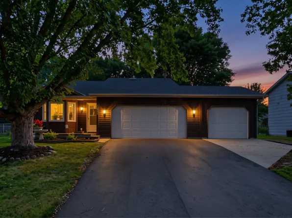 12801 Belle Aire Dr, Champlin, MN 55316