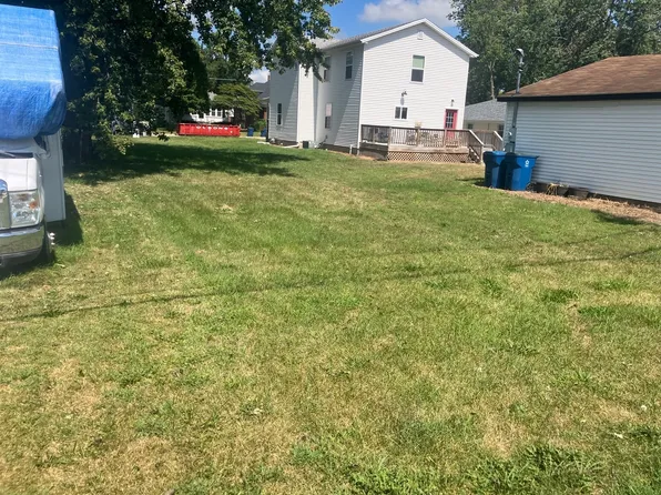 305 E Delaware St, Dwight, IL 60420