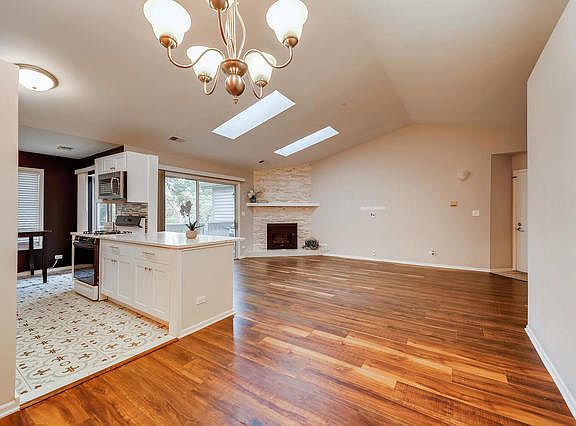 5th image of 1527 Commodore Ln Unit 6
